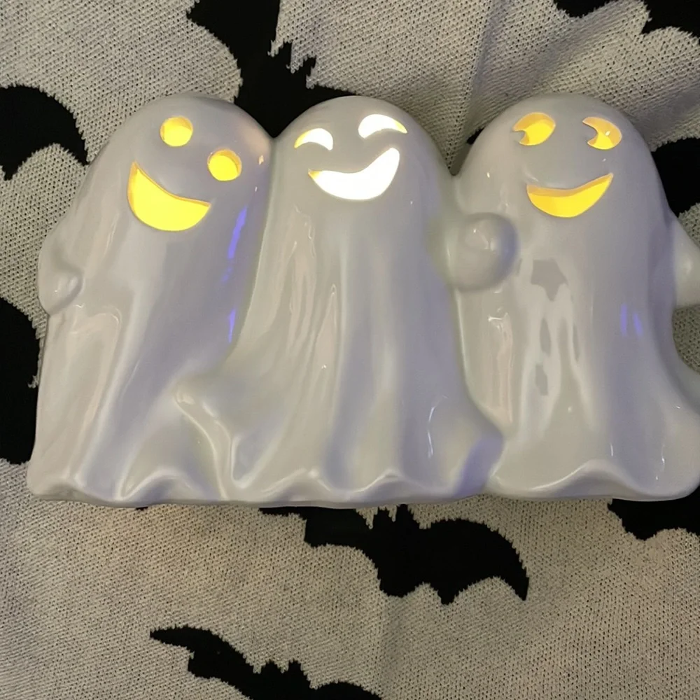 Theee happy ghosts - Picture 5 of 5